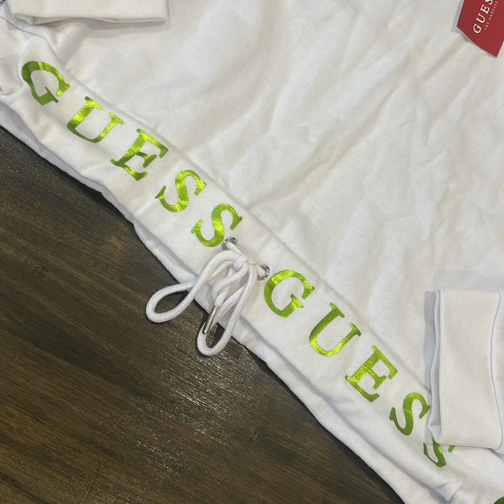 GUESS SWEATER